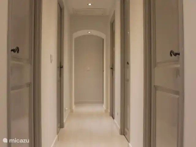 Smit France | France, Côte d'Azur, Sainte-Maxime - maison de vacances Couloir à l'étage