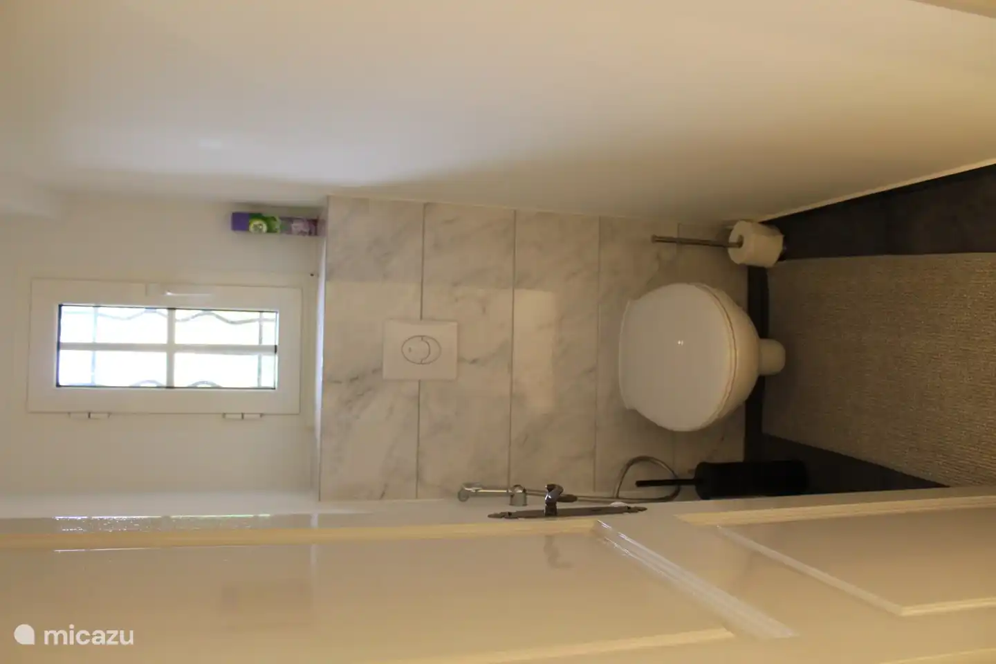 toilettes séparées à l'étage