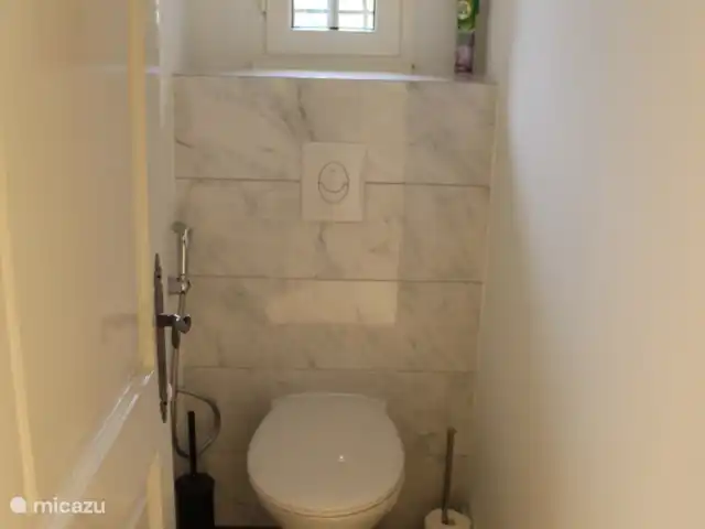 Smit France | France, Côte d'Azur, Sainte-Maxime - maison de vacances toilettes séparées à l'étage