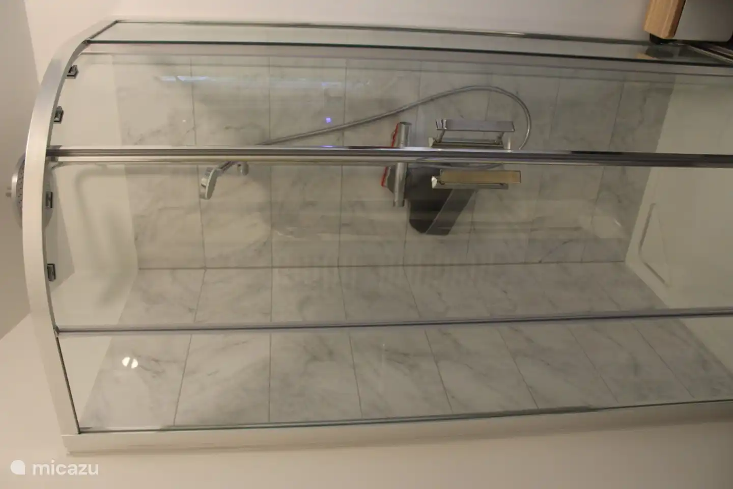 Douche dans la salle de bain 2