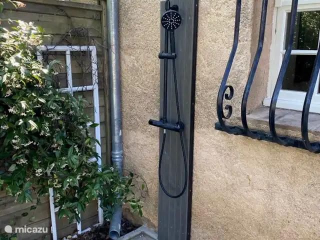 Smit France | France, Côte d'Azur, Sainte-Maxime - maison de vacances Douche extérieure avec eau chaude et froide