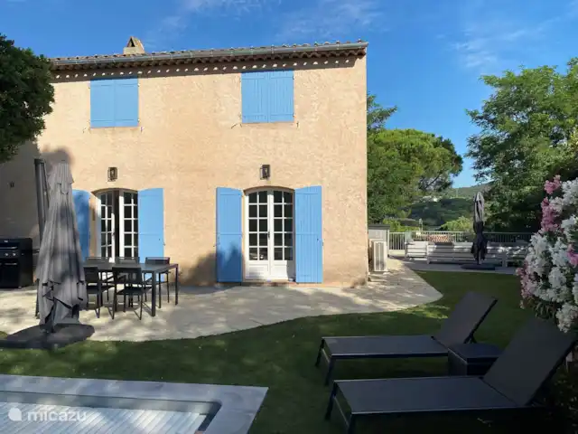 Smit France | France, Côte d'Azur, Sainte-Maxime - maison de vacances de retour avec le soleil du matin