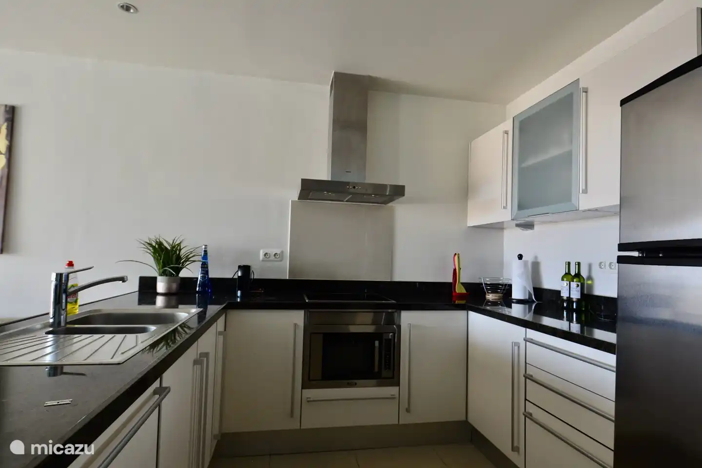 Cuisine ouverte entièrement équipée