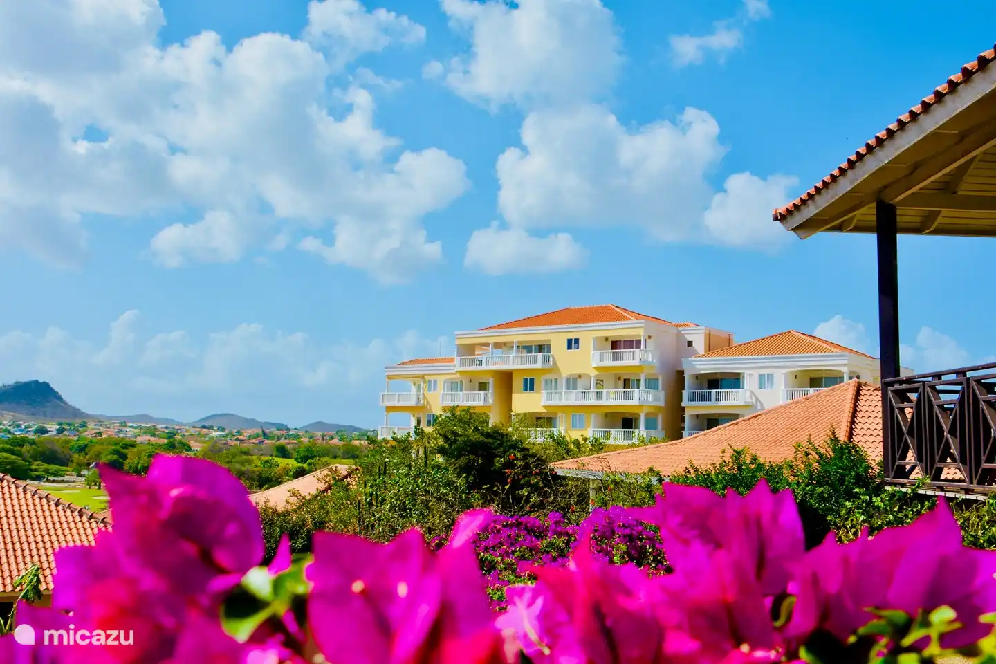 Blue Bay Beach Apartments - La Colline