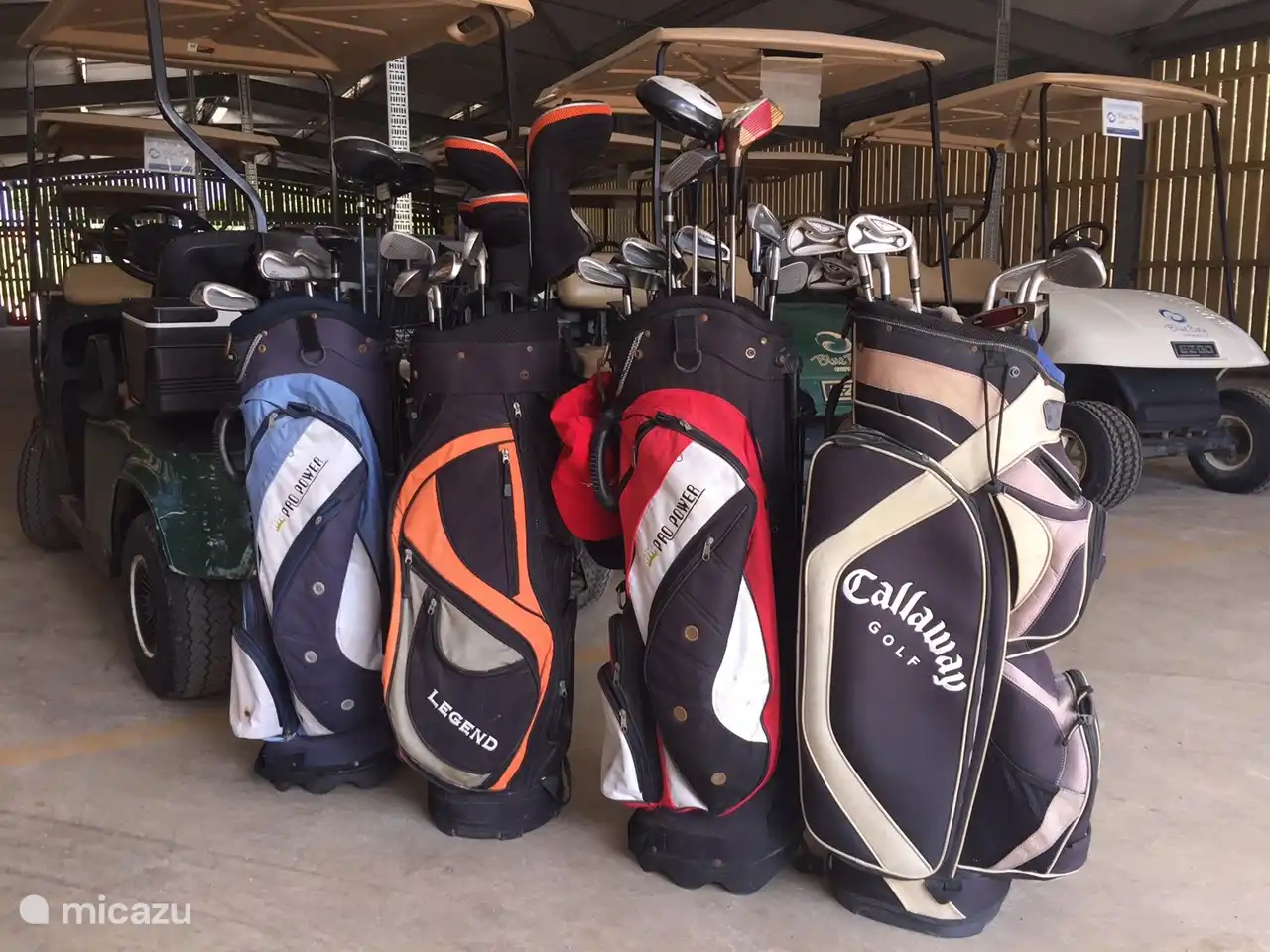 Nos ensembles de golf sont prêts pour vous au club de golf (sans supplément)