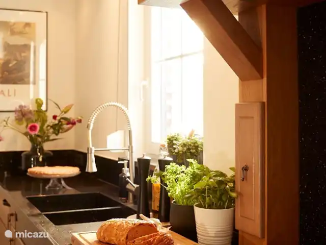 Kasteelhoeve d'Erp huren in Nederland, Limburg, Baarlo - villa Leefkeuken is ruim genoeg om een groot diner voor te bereiden.
