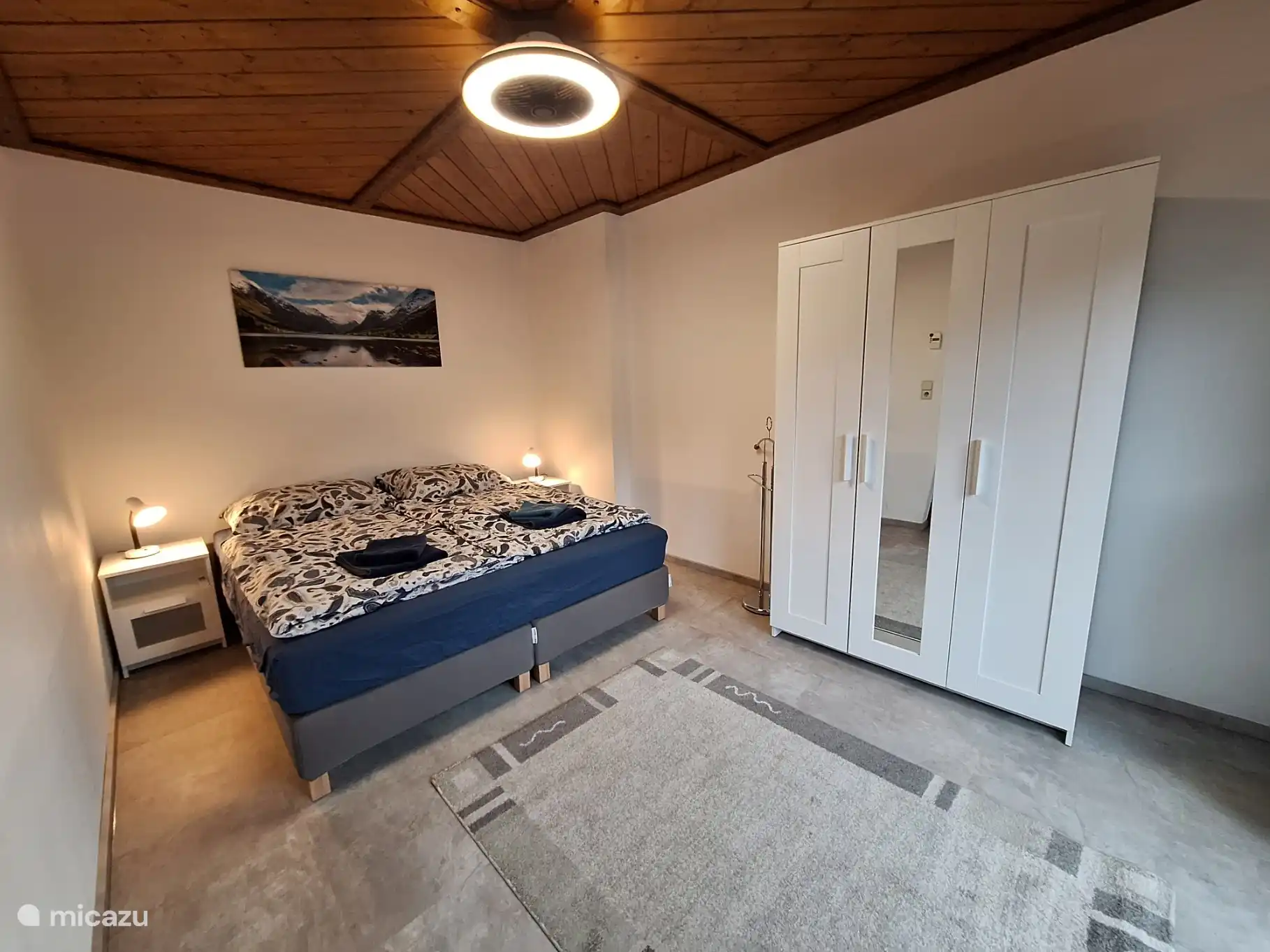 Chambre avec penderie