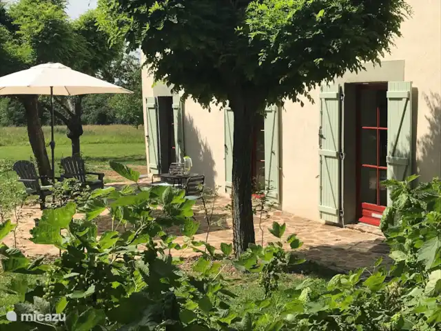 Domaine Pouzoult, Gîte l'Escalier | France, Indre, Sazeray - gîte / cottage Votre terrasse privée.
