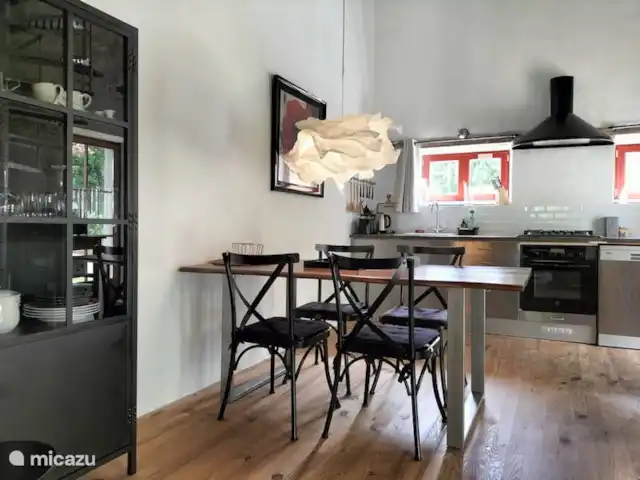 Domaine Pouzoult, Gîte l'Escalier | France, Indre, Sazeray - gîte / cottage Table à manger confortable