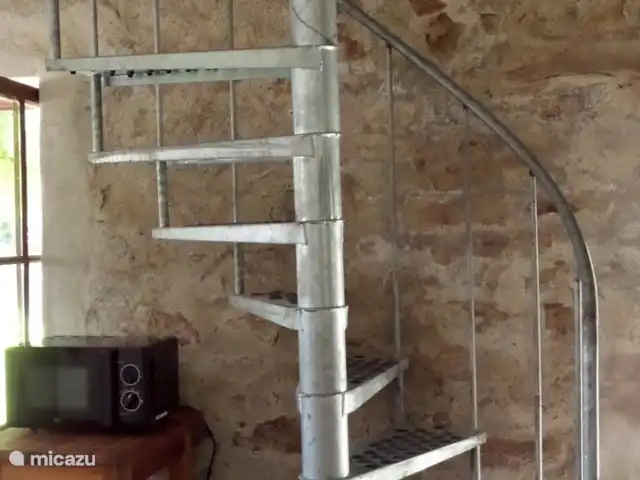 Domaine Pouzoult, Gîte l'Escalier | France, Indre, Sazeray - gîte / cottage L'escalier en colimaçon magnifiquement conçu