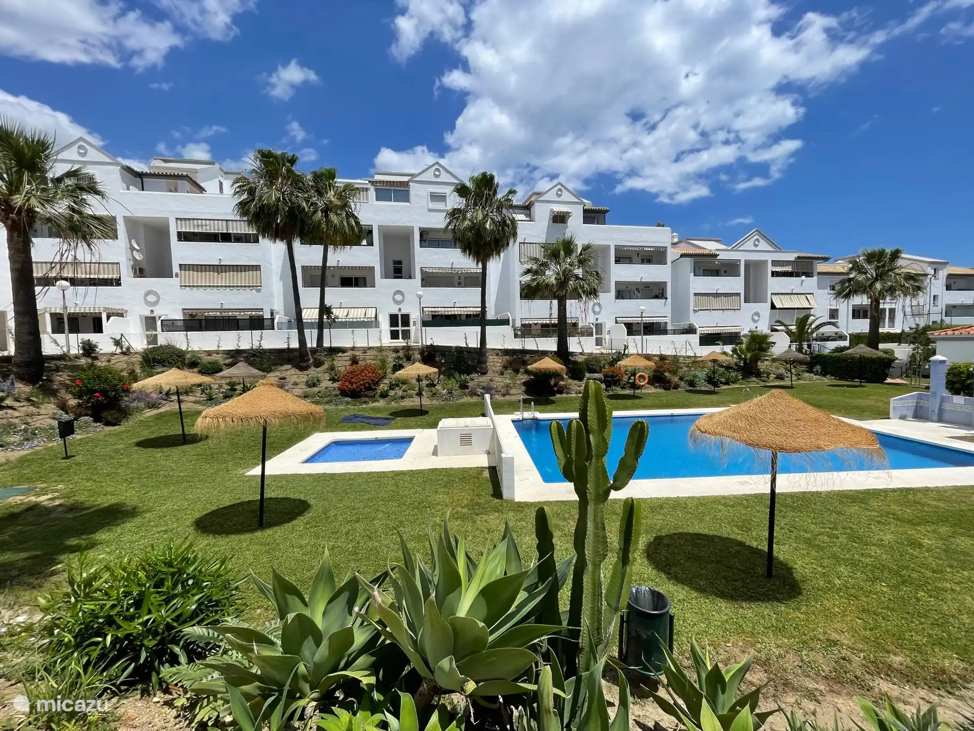 Schwimmbad und Planschbecken