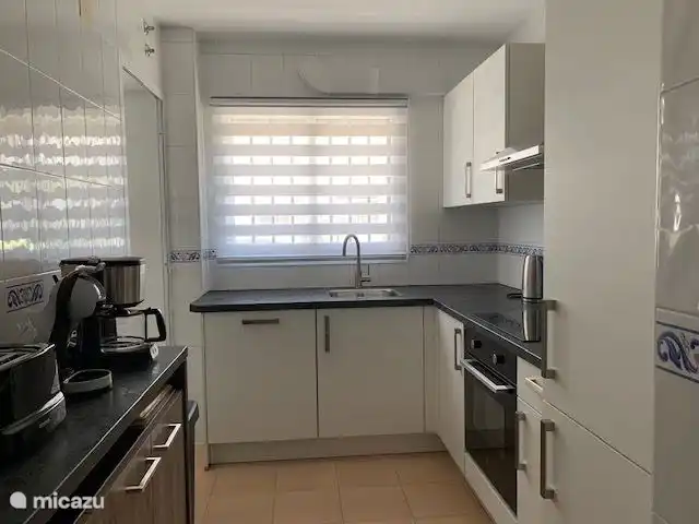 Luxuriöse Küche mit Einbaugeräten