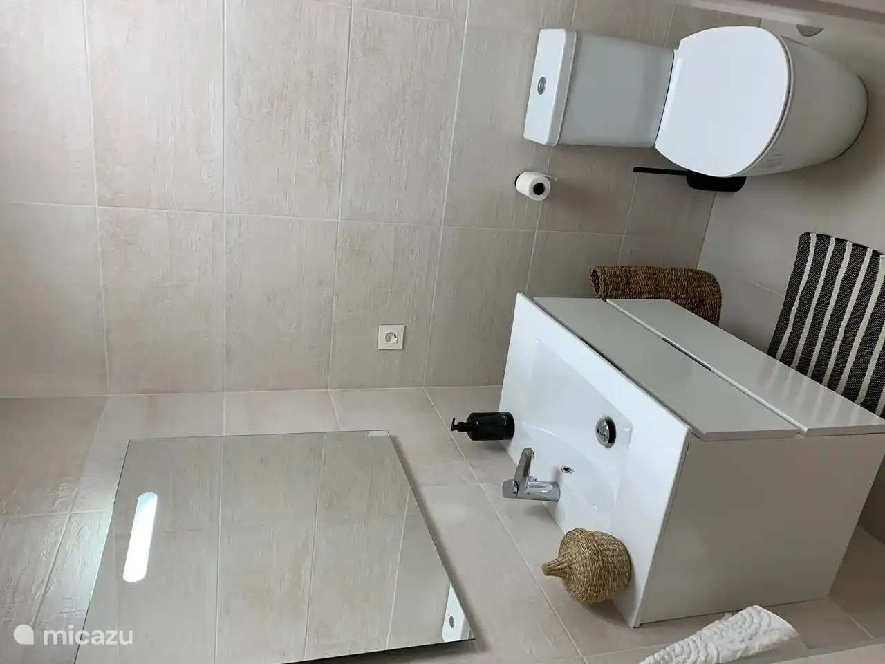 1 van de 2 badkamers