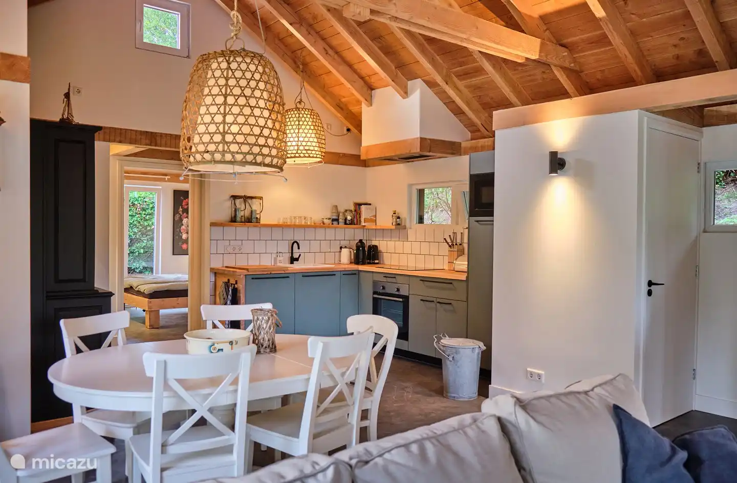 Wohnzimmer / Essbereich / offene Küche