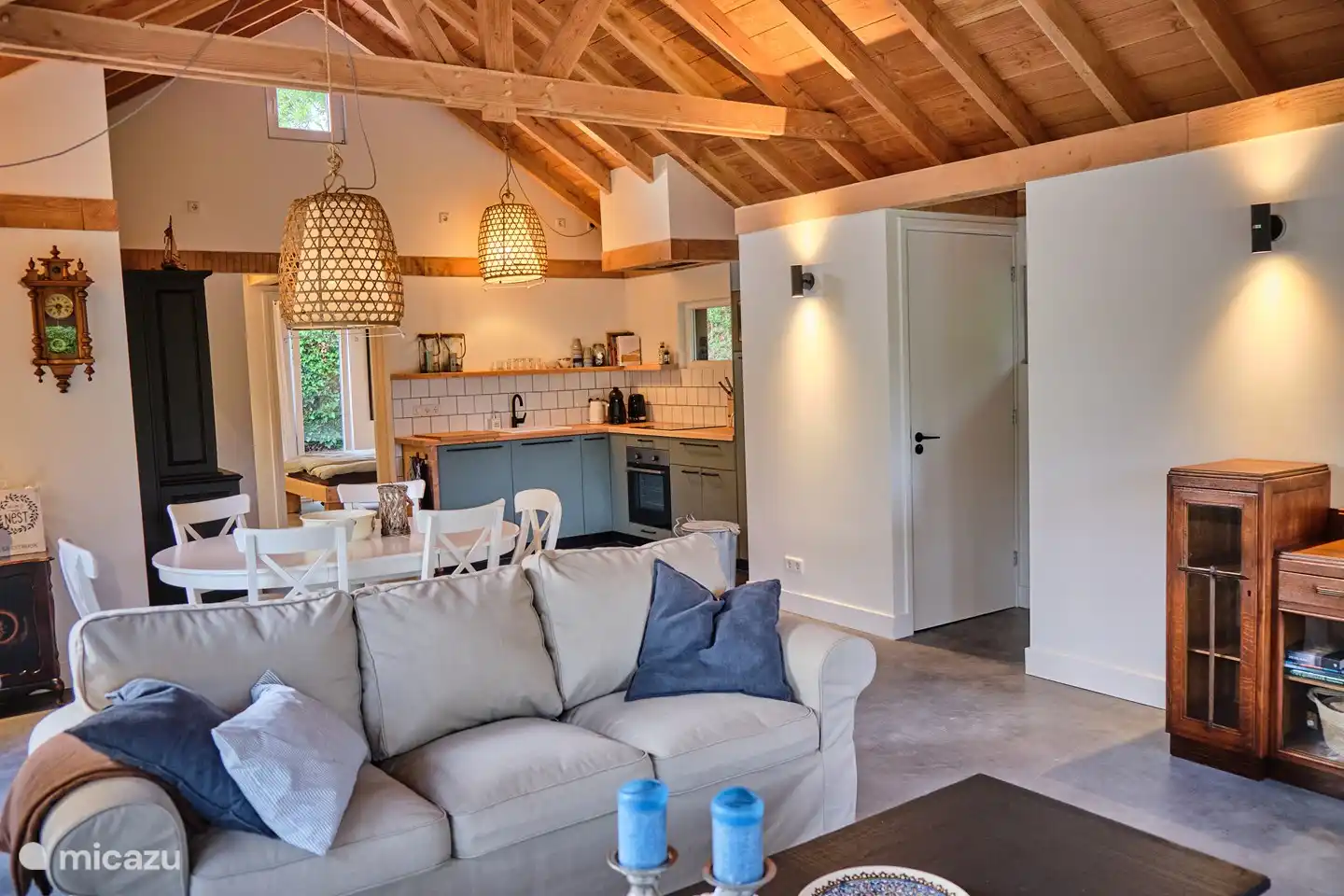 Wohnzimmer / Essbereich / offene Küche