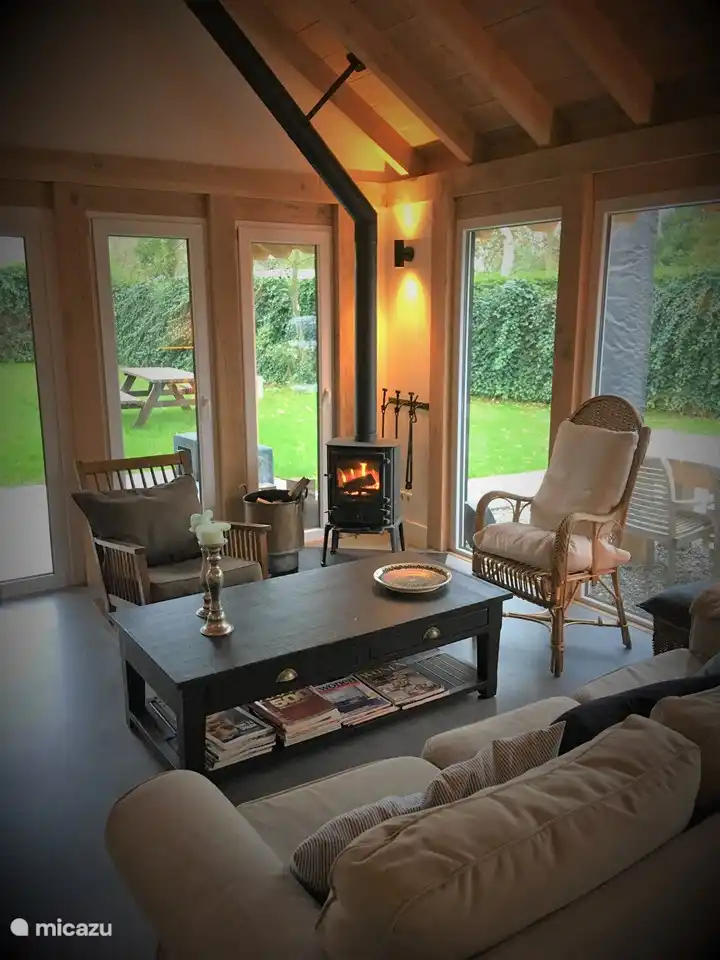 In den Wintermonaten ist es wunderbar, neben dem Kamin zu bleiben