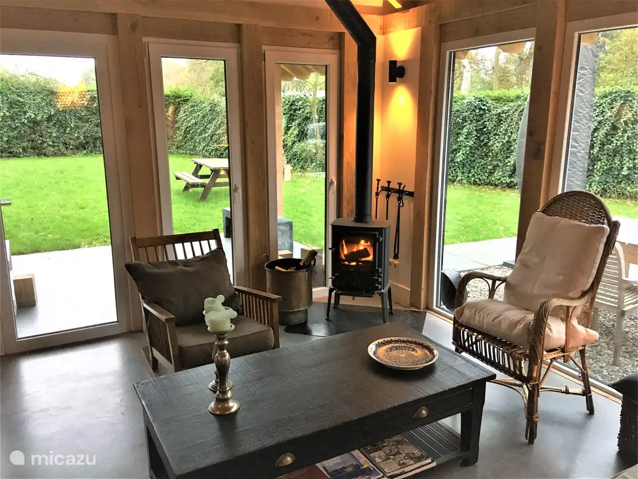 In den Wintermonaten ist es wunderbar, neben dem Kamin zu bleiben