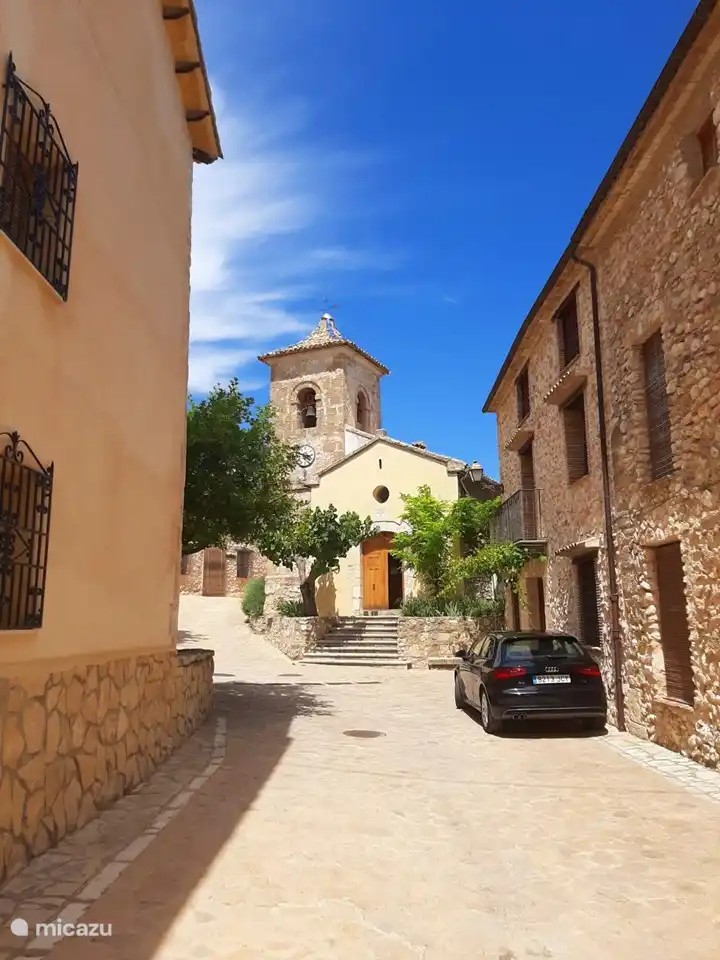 Iglesia en Turballos, un pueblo medieval
