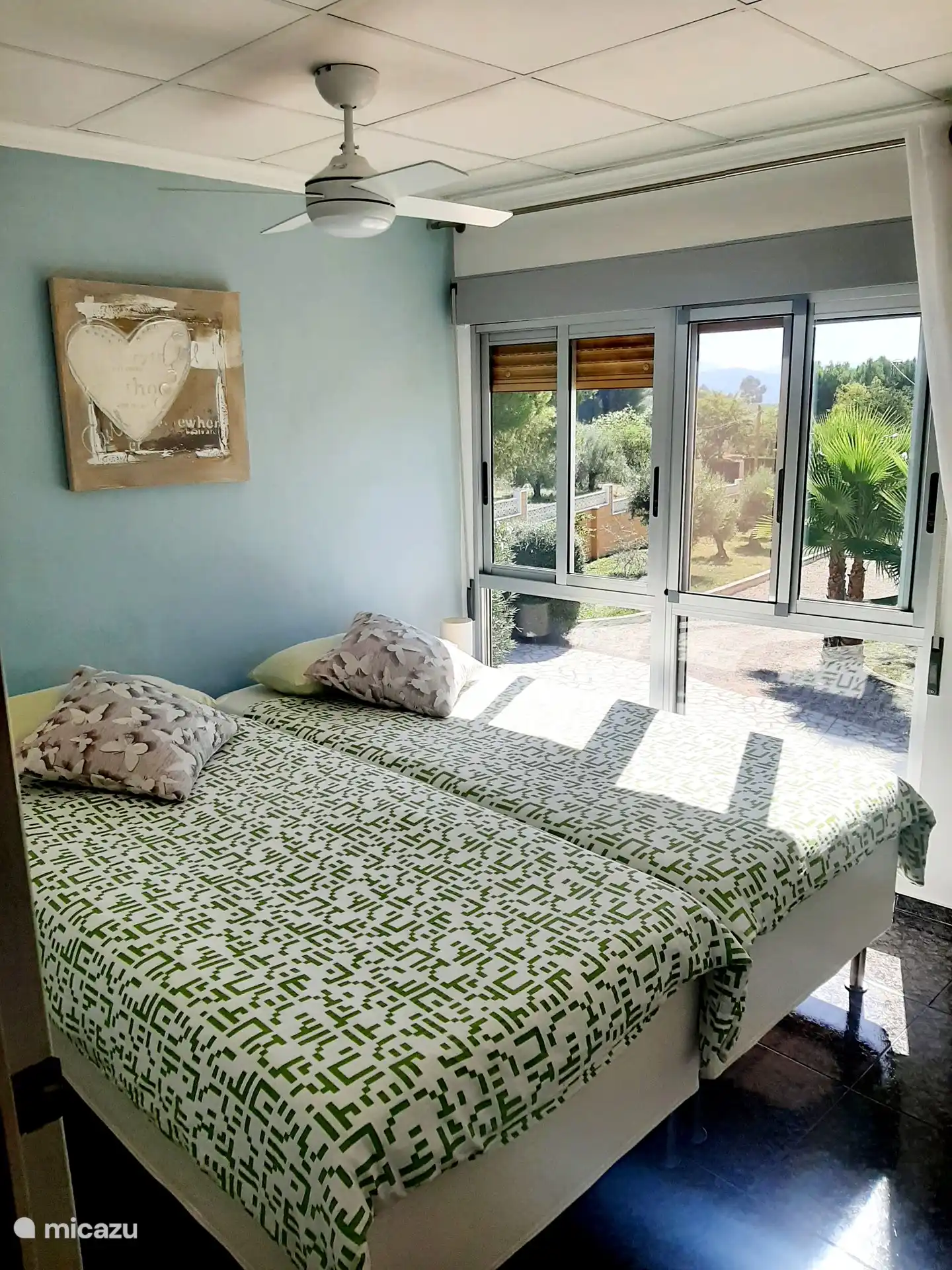 Dormitorio con una gran vista.