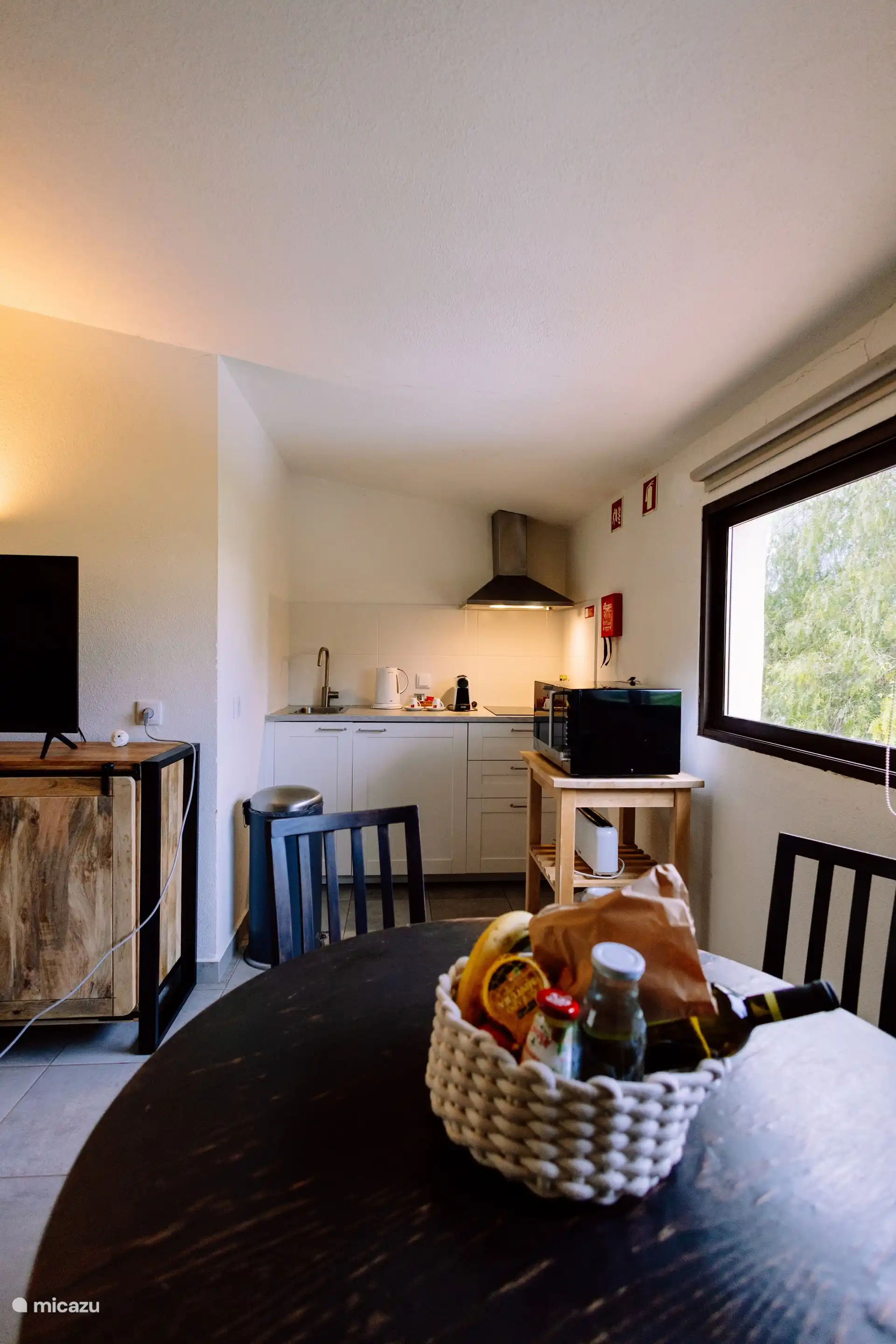 In der Winterzeit (Mitte Oktober - Mitte April) ist das Restaurant geschlossen, aber es steht ein gemütlicher Korb mit den Grundbedürfnissen für Sie bereit! 