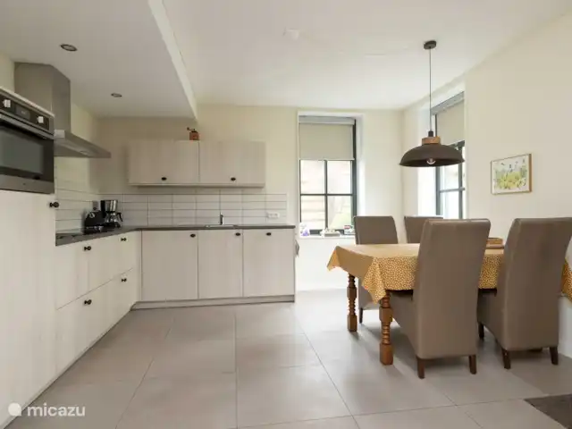 Location de Vacances Pays-Bas, Drenthe, Echten, maison de vacances - Prairie de vache de ferme Cuisine et table à manger