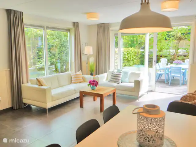 Duinland 49a Oost in Nederland, Noord-Holland, Sint Maarten - villa Woonkamer