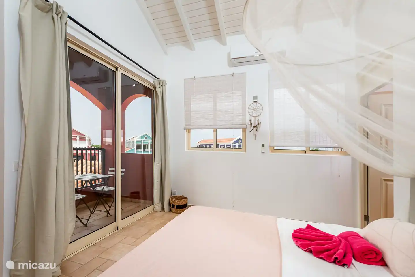 SLAAPKAMER 2 met eigen terras en badkamer