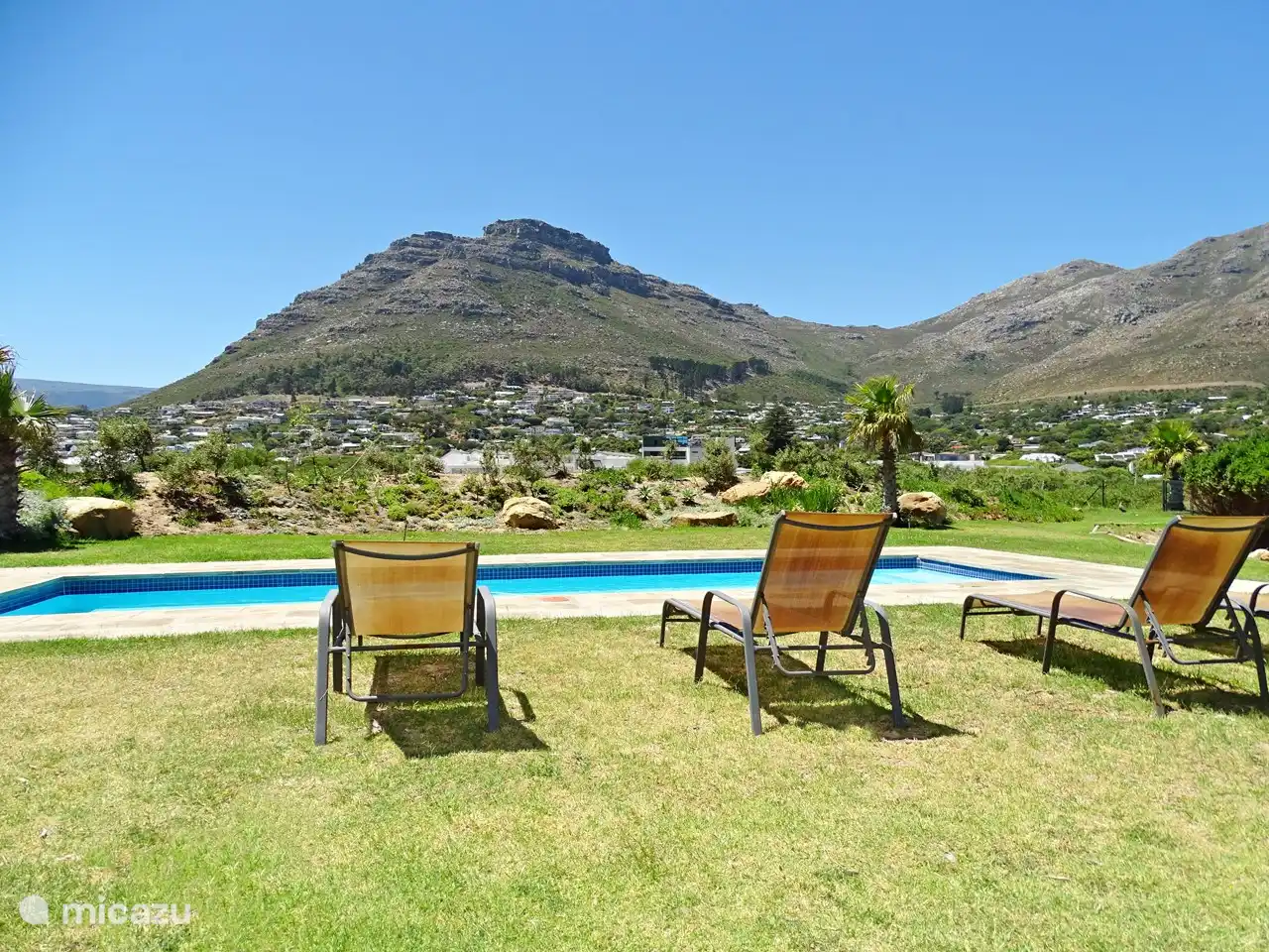 Piscine commune dans le complexe