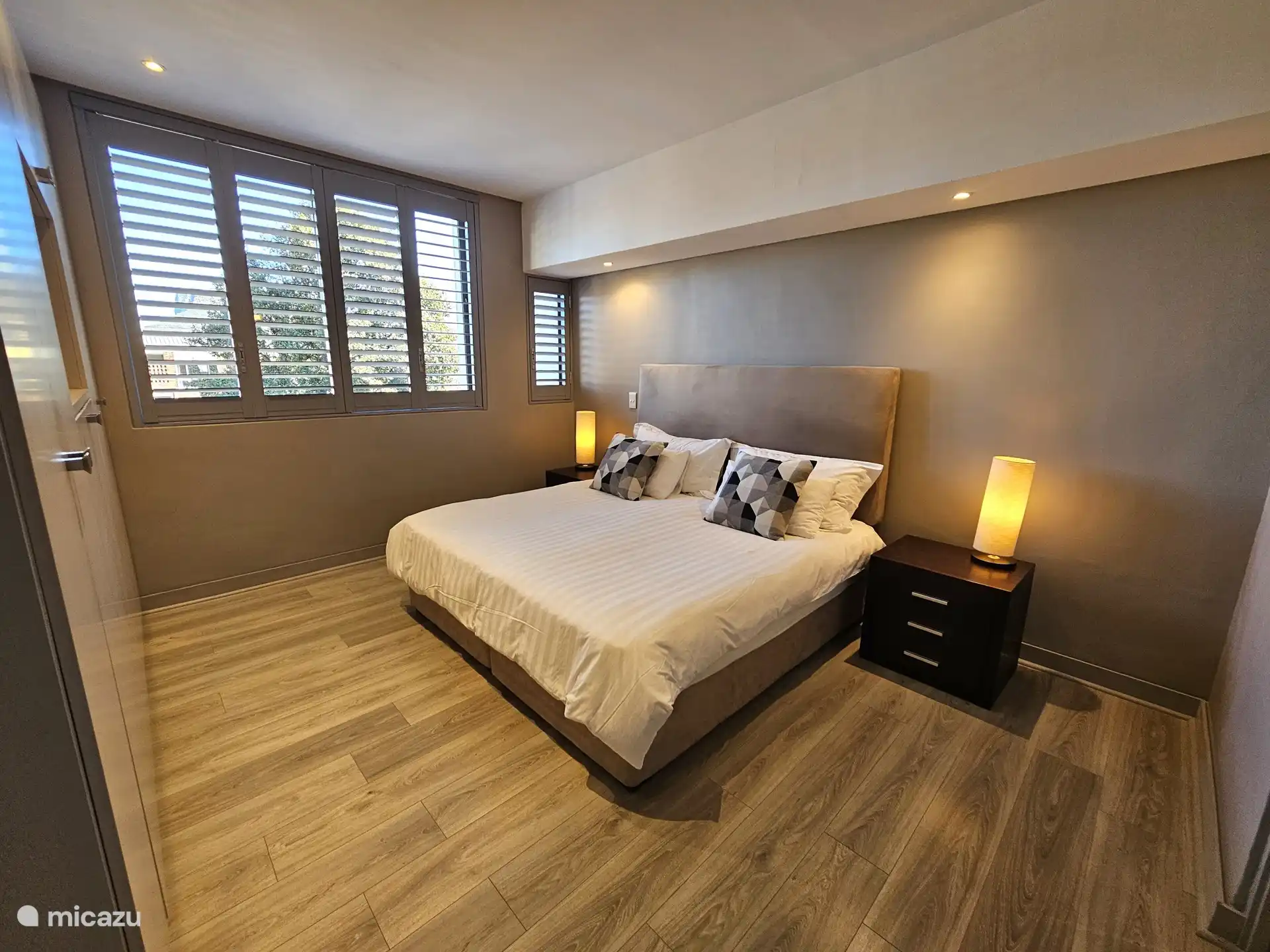 Dormitorio principal con cama king size