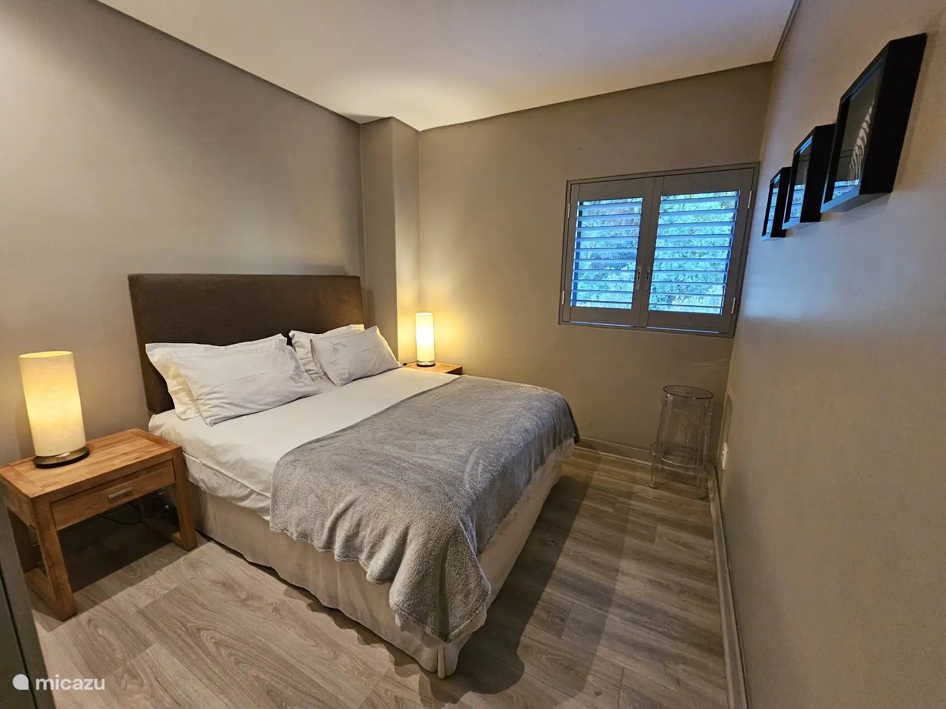 Tercer dormitorio con cama de matrimonio