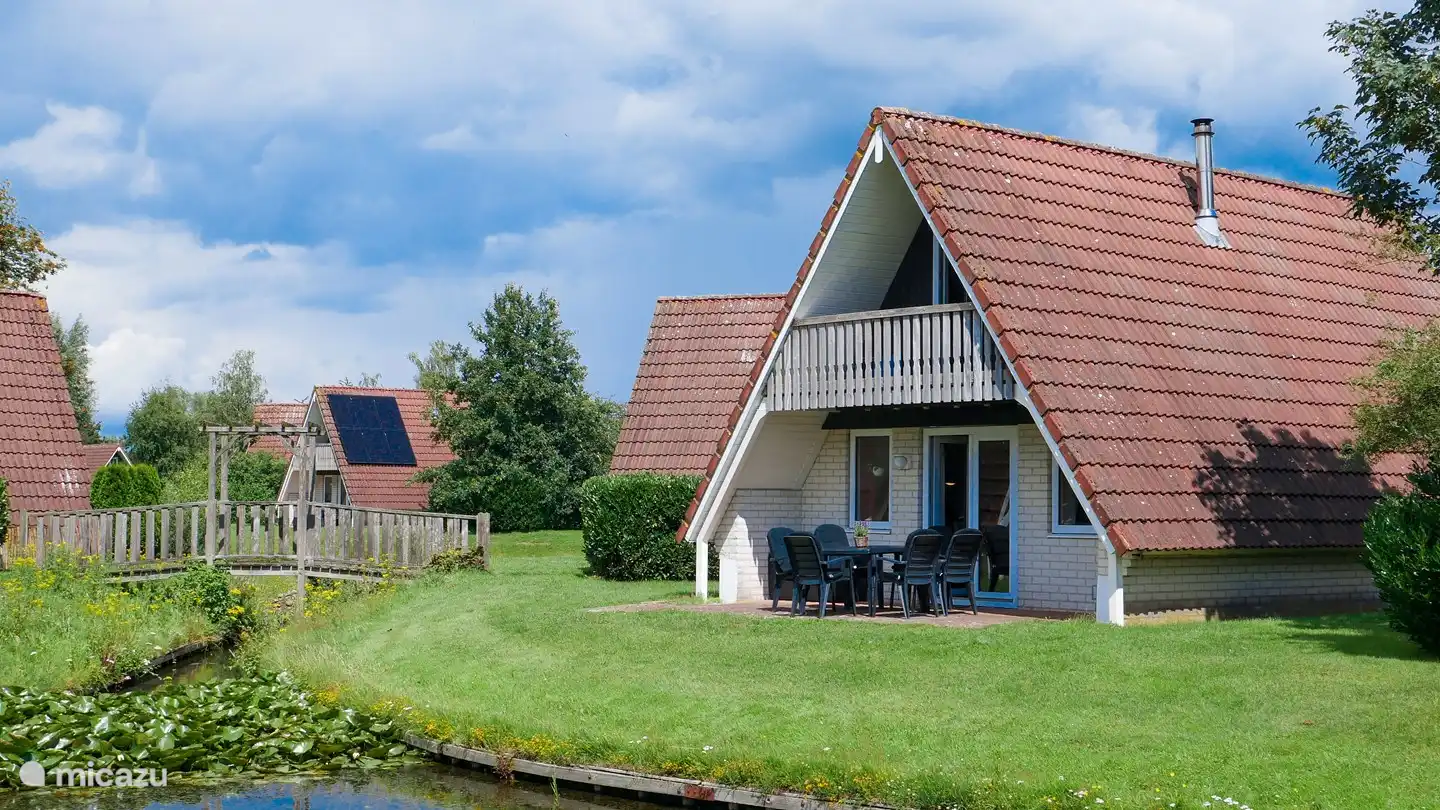 Rent Bungalow Vechtdal at family park in Gramsbergen, Overijssel. | Micazu