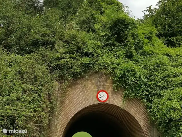 Bungalow de Koempel huren in Nederland, Limburg, Simpelveld - bungalow Tunnel onder het miljoenenlijntje, ongeveer een kilometer van het park