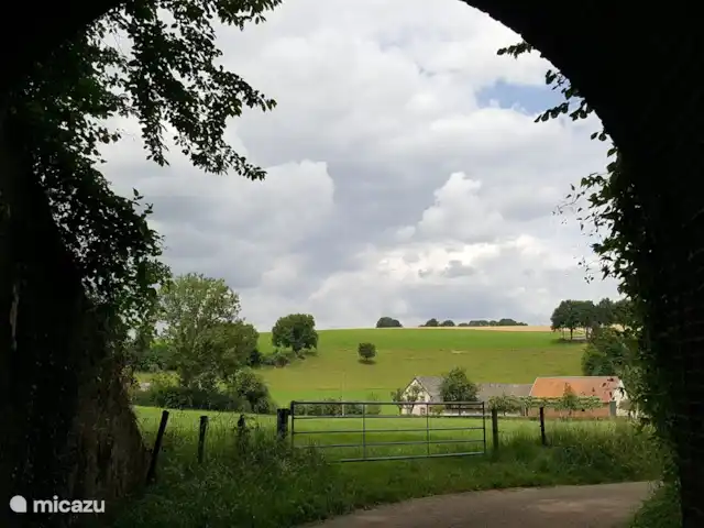 Bungalow de Koempel huren in Nederland, Limburg, Simpelveld - bungalow Doorkijkje door het spoortunneltje