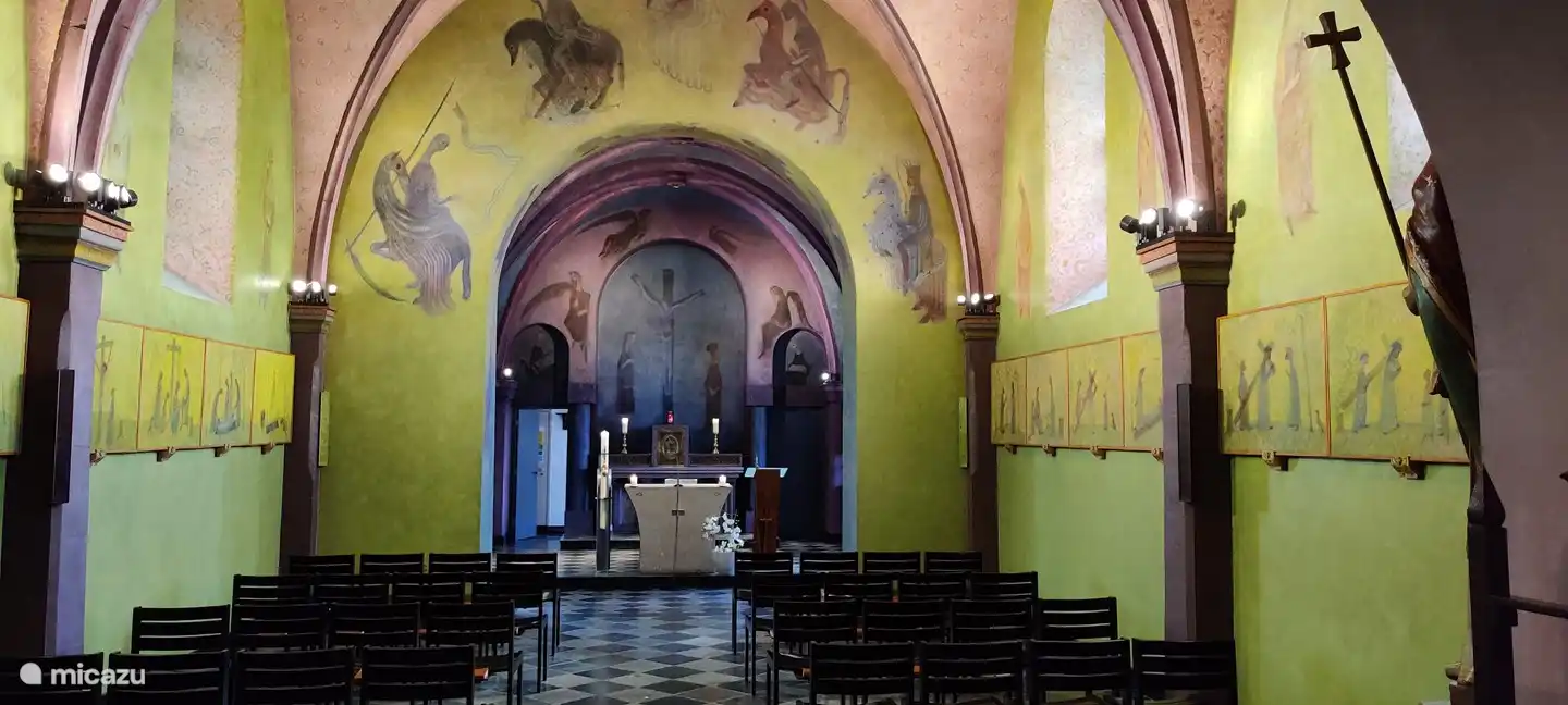 Eine weitere schöne Kirche in Wahlwiller (4 km entfernt), gemalt von Aad de Haas. Im Bungalow hängen zwei Reproduktionen.