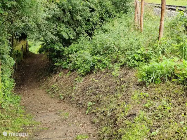 Bungalow de Koempel huren in Nederland, Limburg, Simpelveld - bungalow Wandelpad vanaf het park langs het spoorlijntje
