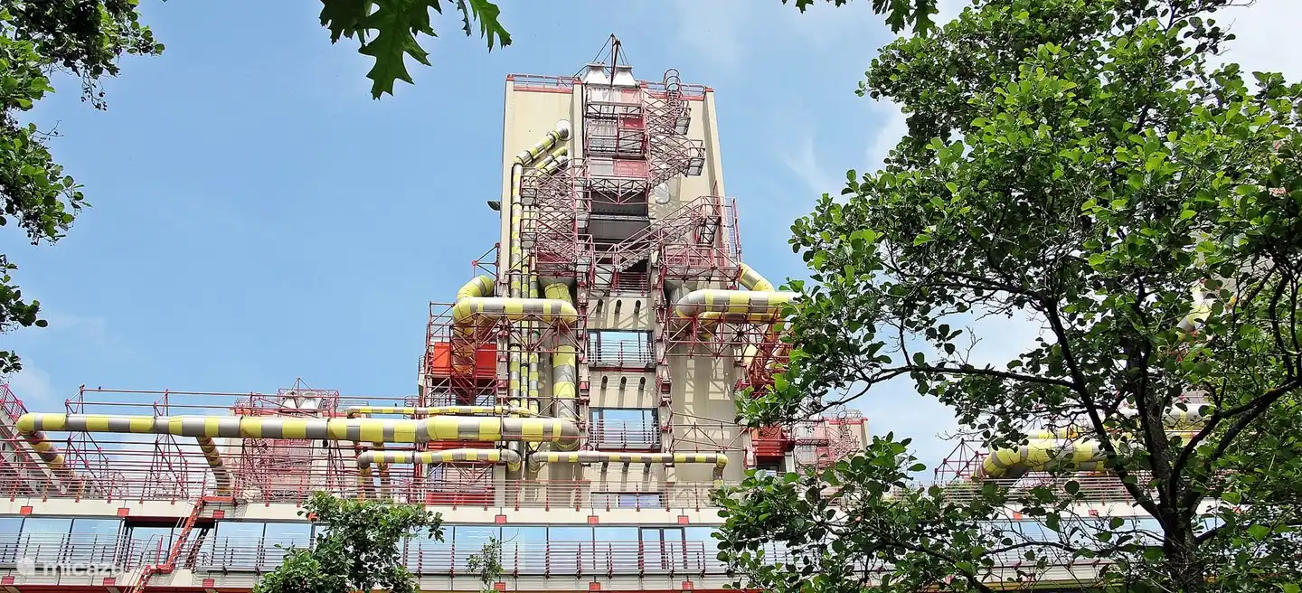 Besondere Architektur: das Universitätsklinikum Klinikum zwischen Vaals und Aachen