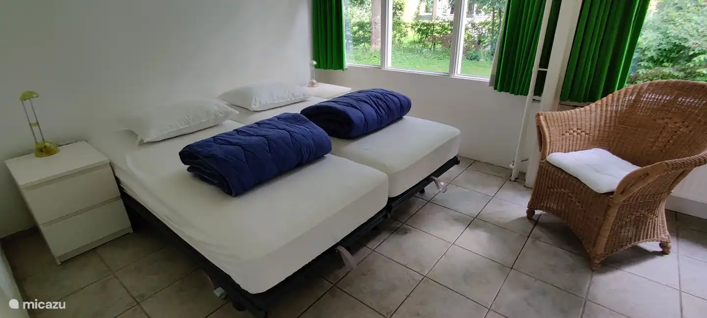 Geräumiges Schlafzimmer im Erdgeschoss