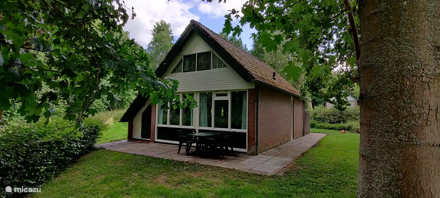 Rückseite des Hauses mit zweiter Terrasse