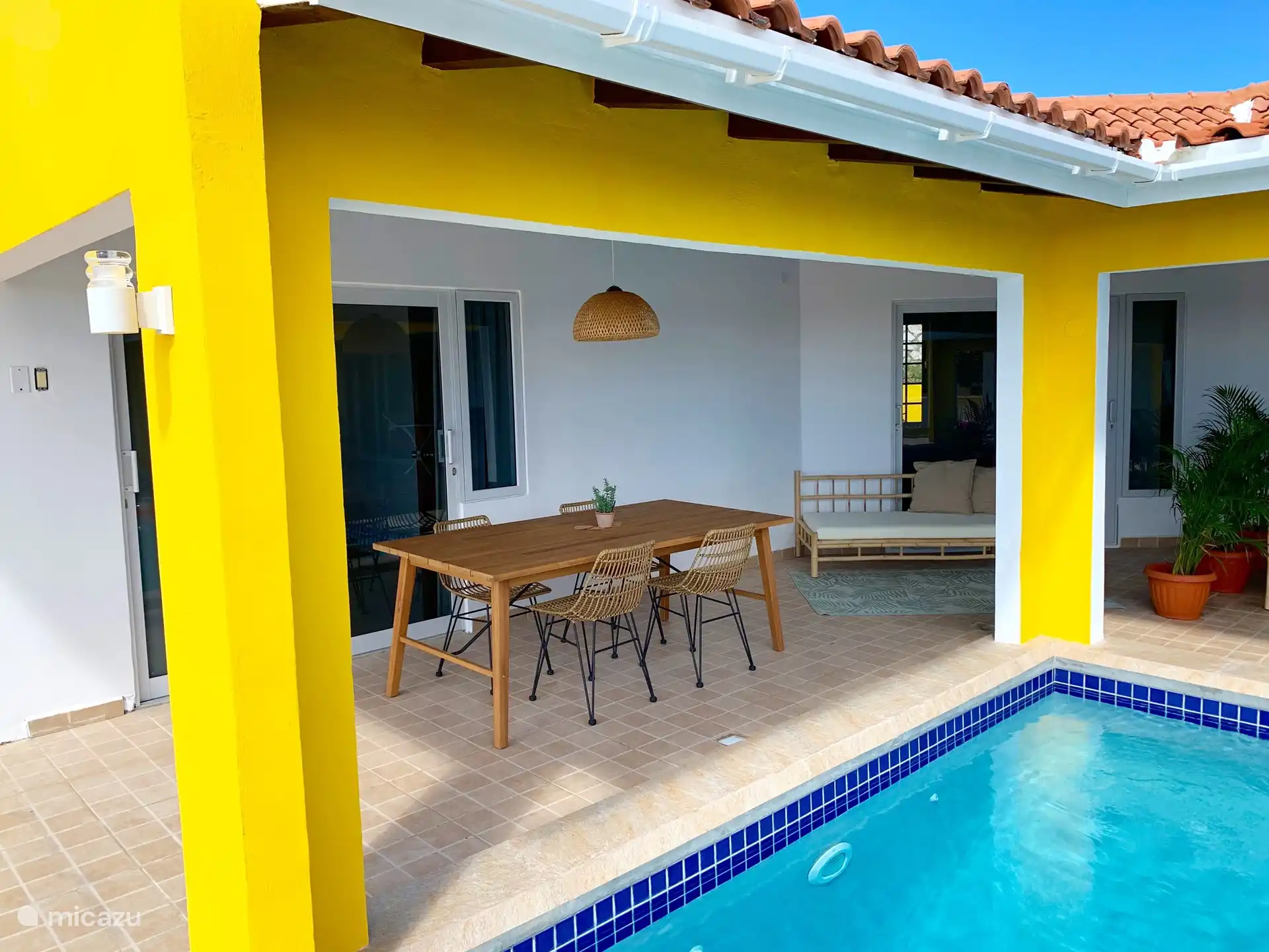 Die Außenterrasse der Wohnung.