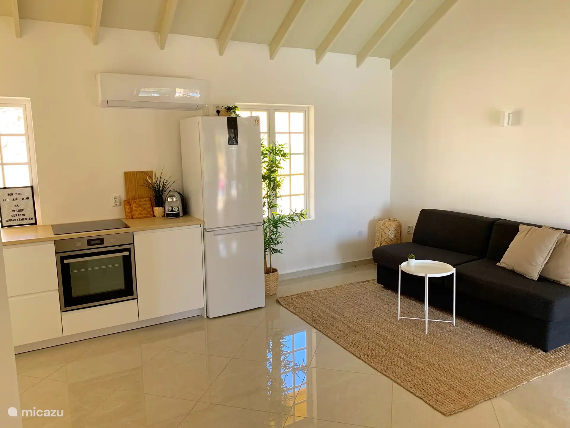 Die Küche/Wohnzimmer der Wohnung. 