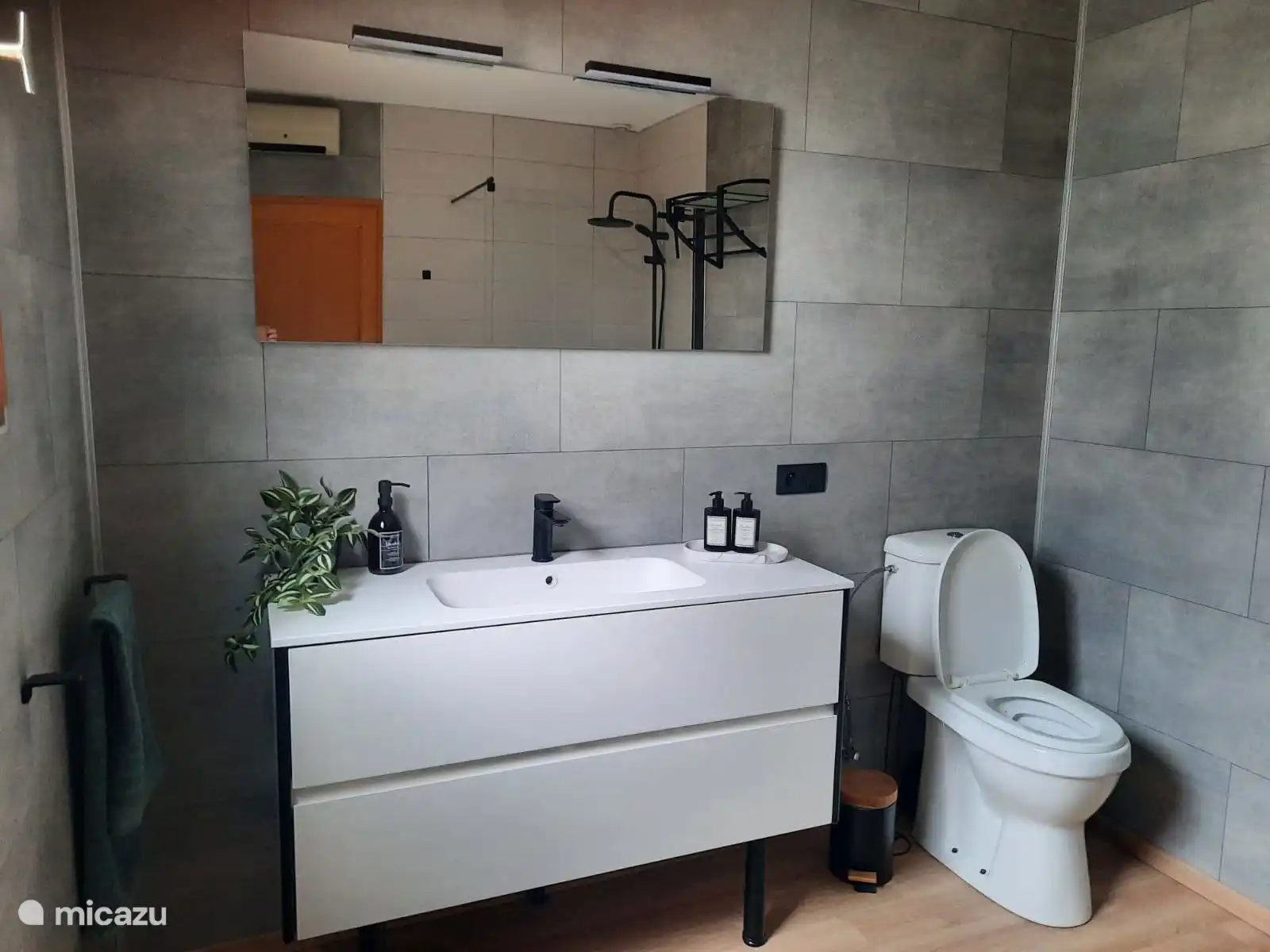 Badezimmer Hauptschlafzimmer