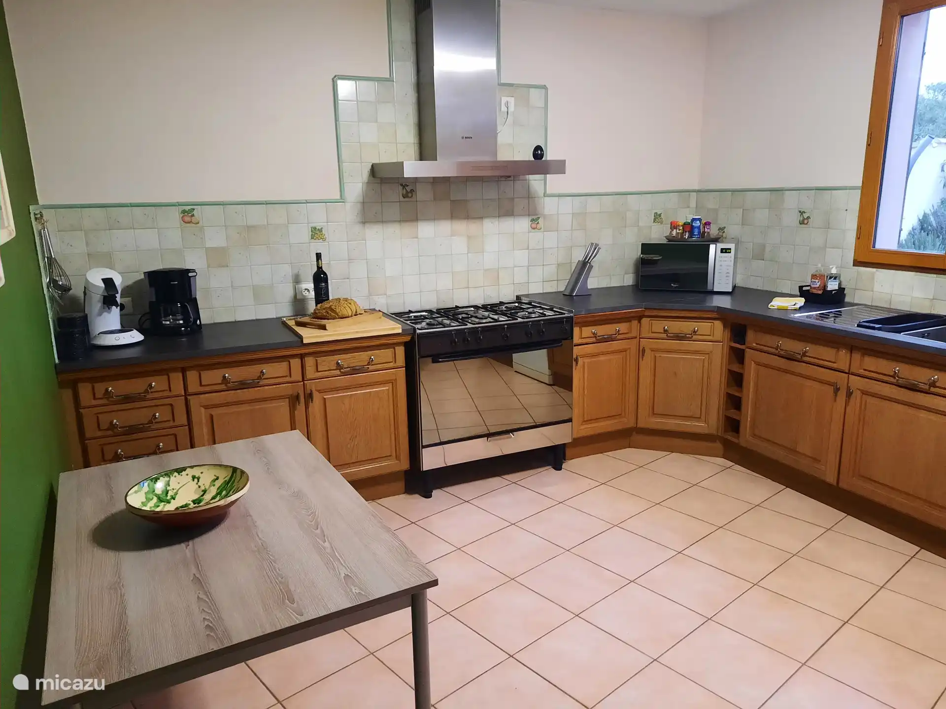 Gut ausgestattete Küche