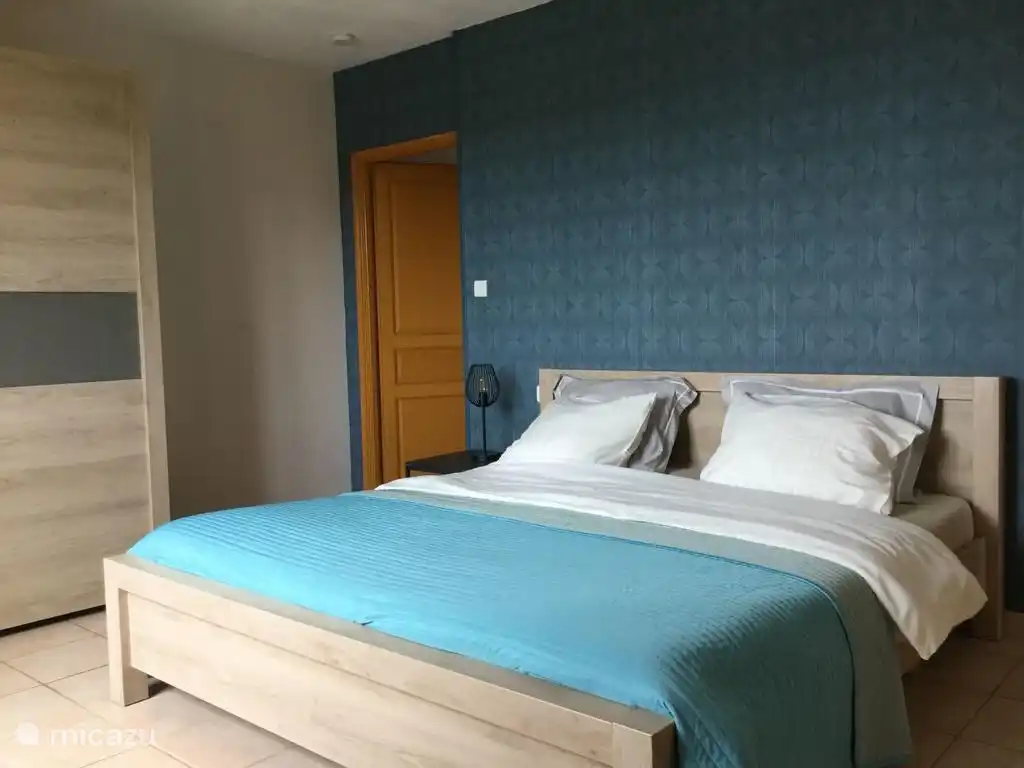 Schlafzimmer 1 mit angrenzendem Badezimmer