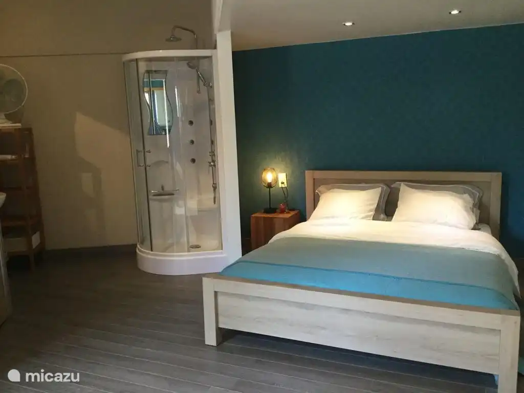 Schlafzimmer 2 für 2 Personen mit Dusche