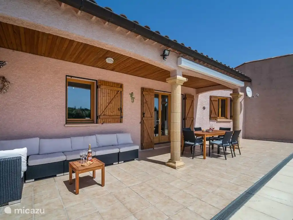 Überdachte Terrasse