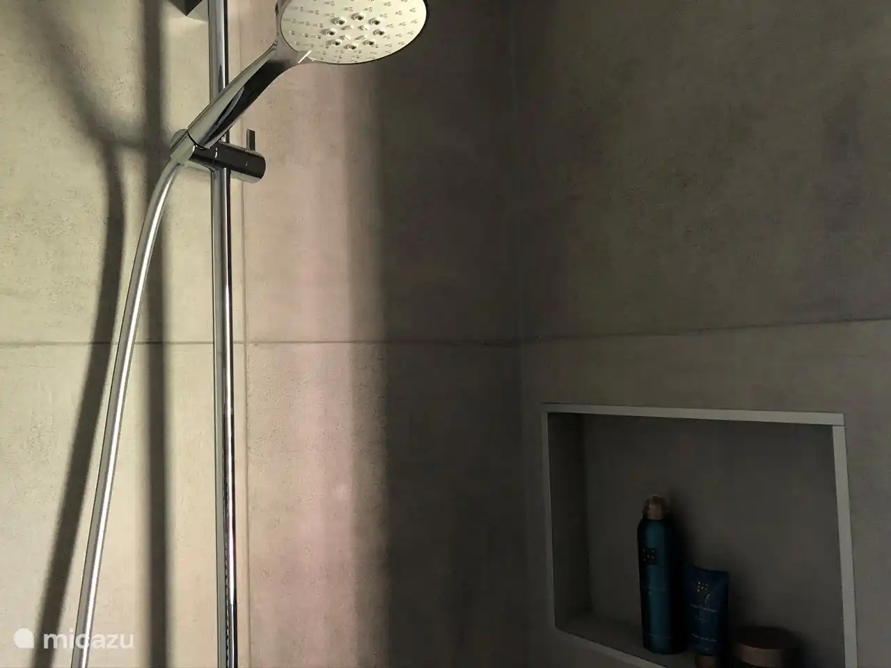 ... schöne Dusche...