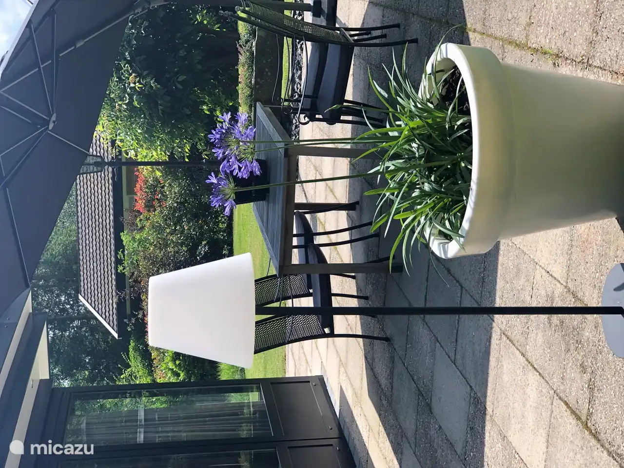 Wir entwickeln weiterhin Innovationen… ein schöner großer, kippbarer Sonnenschirm für ausreichend Schatten.