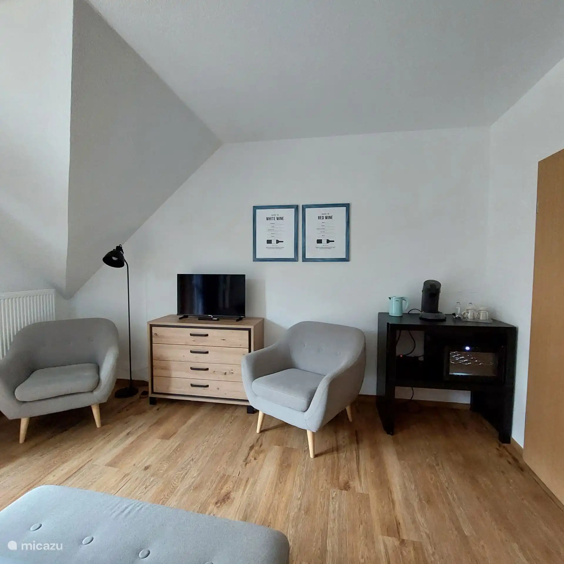 Petit coin café avec cave à vin 