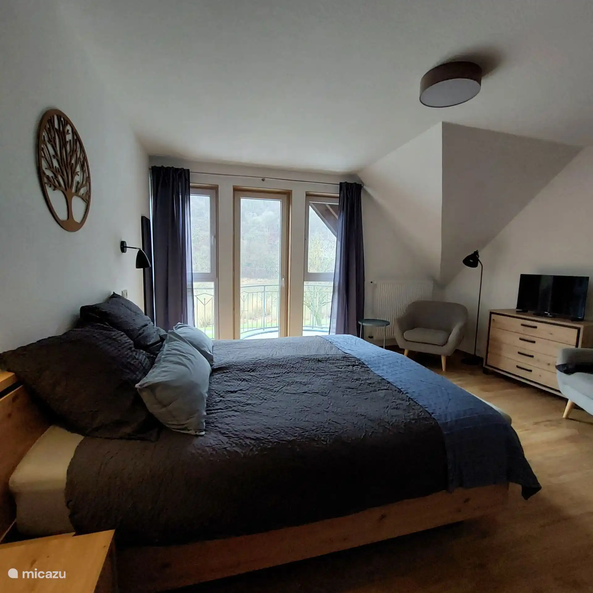 Chambre spacieuse à 2 places avec balcon et vue sur la Moselle