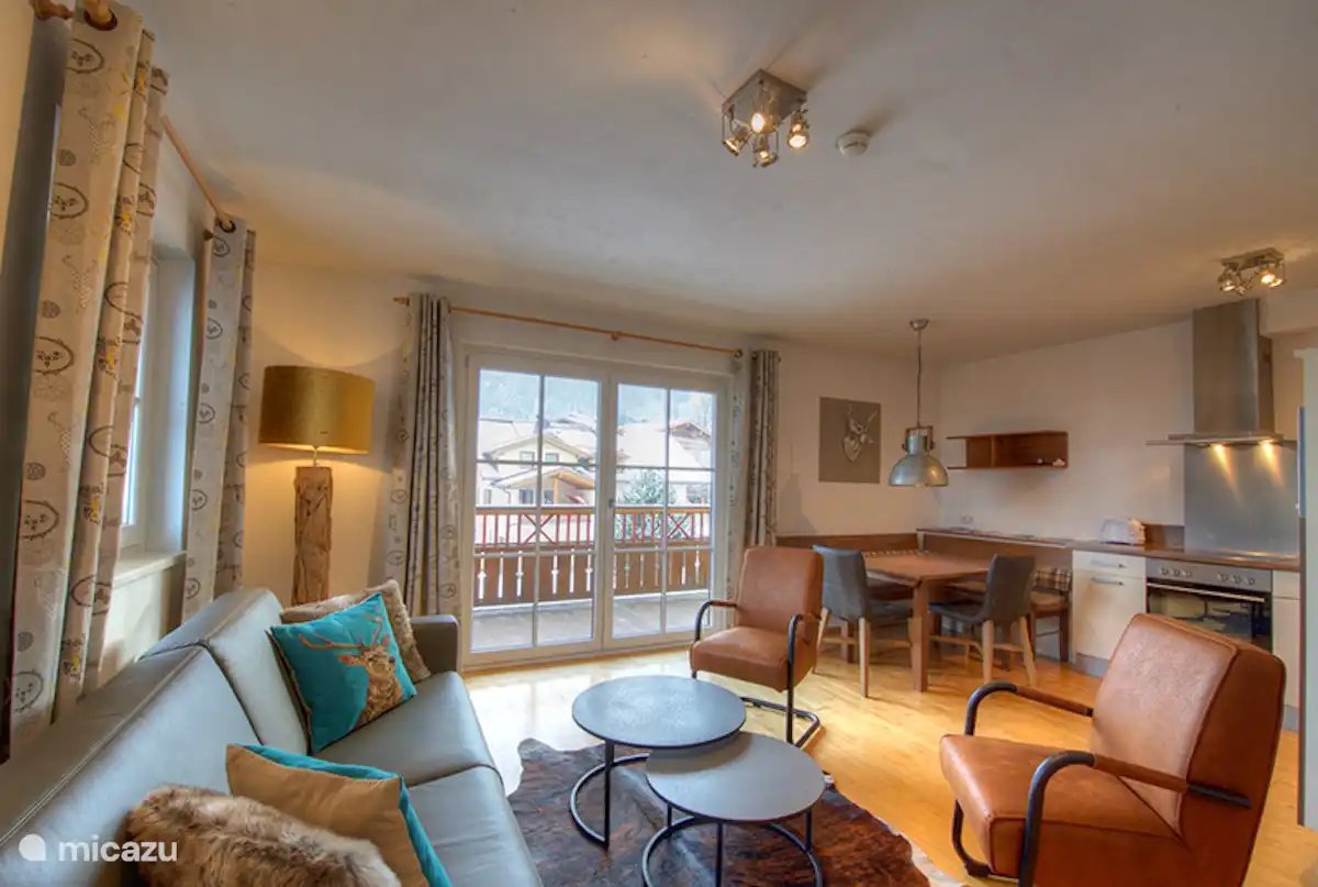 Das geräumige Wohnzimmer.